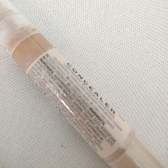 Revolution Fast Base Concealer - Picture 3 of 5